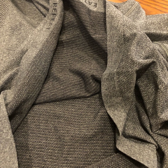 Lululemon Mens Grey Shirt - Picture 5 of 13